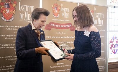 PLUMPTON APPRENTICE WINS NATIONAL AWARD